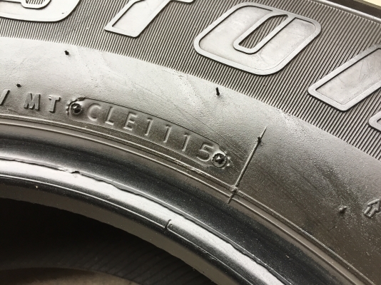 ยาง Bridgstone 245-70-16 ปี 15 2 เส้น 3500  สวยๆไม่มีปะไม่บวมไม่กินข้างดอกยางเหลือเยอะเอาไปวิ่งกันใด้อีกยาวค่ะ