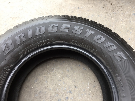 ยาง Bridgstone 245-70-16 ปี 15 2 เส้น 3500  สวยๆไม่มีปะไม่บวมไม่กินข้างดอกยางเหลือเยอะเอาไปวิ่งกันใด้อีกยาวค่ะ