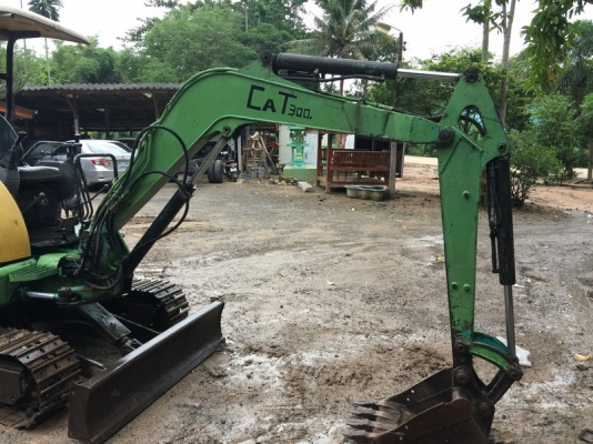 ขายรถขุดเล็ก แบคโครเล็กkomatsu pc30mr-1สภาพพร้อมทำงาน