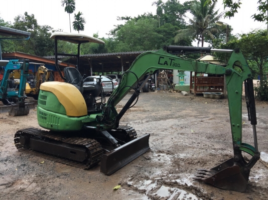 ขายรถขุดเล็ก แบคโครเล็กkomatsu pc30mr-1สภาพพร้อมทำงาน