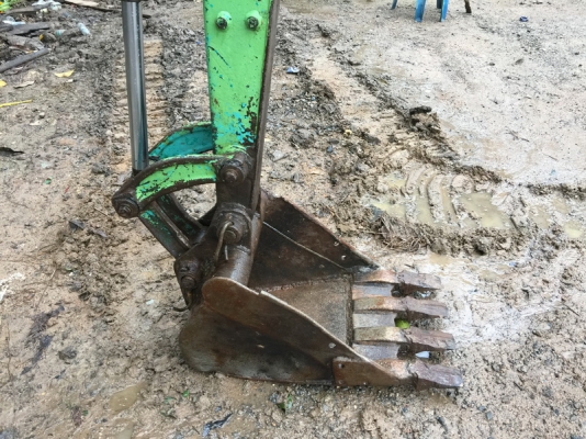 ขายรถขุดเล็ก แบคโครเล็กkomatsu pc30mr-1สภาพพร้อมทำงาน