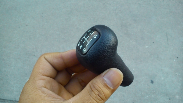 หัวเกียร์ธรรมดา 5เกียร์ เพลทสีขาว เกลียว10มิล หัวเกียร์ธรรมดา 5เกียร์ เพลทสีขาว เกลียว10มิล