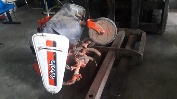 รถตีดิน Kubota TD502