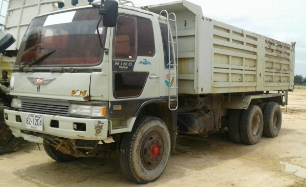 สิบล้อ ฮีโน่ FM3M240HP ดั้ม 2เพา รถห้าง สภาพดีพร้อมใช้งาน ทะเบียนพร้อมโอน มี 2คัน ขายคันละ 655,000บ.