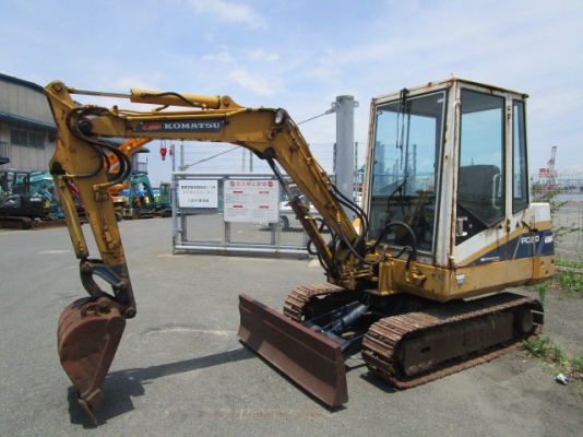 ขาย รถเเม็คโคร ยี่ห้อ Komatsu รุ่น PC20-6 ขาย รถเเม็คโคร ยี่ห้อ Komatsu รุ่น PC20-6