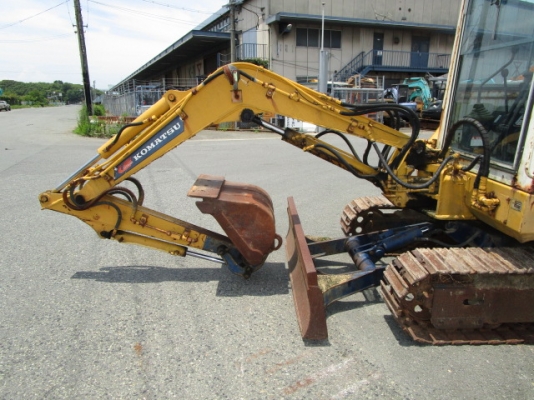ขาย รถเเม็คโคร ยี่ห้อ Komatsu รุ่น PC20-6
