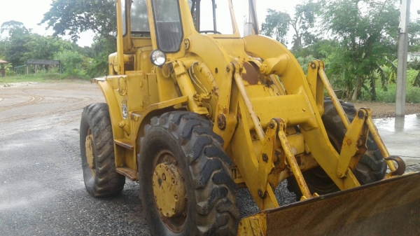 รถตักล้อยาง cat 922 เครื่องเดิม รถสภาพพร้อมใช้งาน สนใจติดต่อได้ที่ 0802719535 คุณเบียร์ ไอดีไลน์ 0802719535