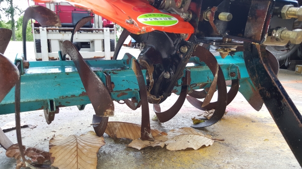 รถพรวนดิน 4 แรง บีบเลี้ยว  ปรับสภาพแล้วพ่นทับด้วยอีพอกซี่ใสพร้อมใช้งาน