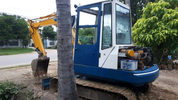 ขายด่วน Komatsu40-5 ตู้เก๋ง เครื่องดีเซล ปั้มเอวโซ่เฟรม สภาพสวย พร้อมใช้งาน เพียง 225000 คับผม