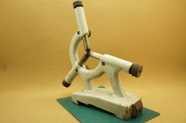 อุปกรณ์กันสะท้านแบบ 3 ขาใช้กับเครื่องกลึง