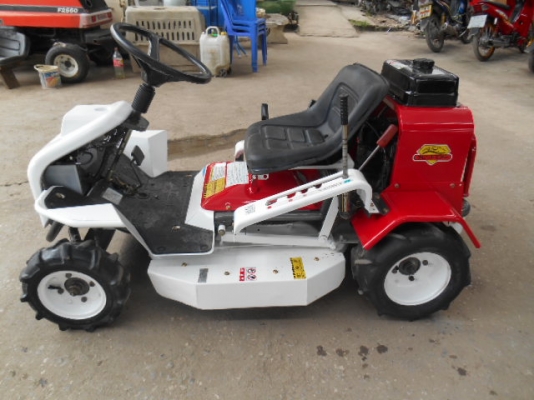 รถตัดหญ้า OREC RM82B 11 แรง พร้อมใช้งาน