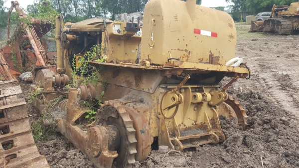 ขายตามสภาพ แทรคเตอร์ CAT D6C ไม่มีเกียร์ อุปกรณ์ตามรูปครับ เอกสารใบซื้อขาย