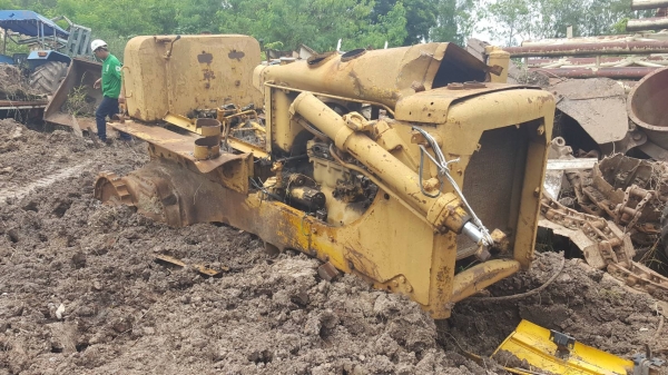 ขายตามสภาพ แทรคเตอร์ CAT D6C ไม่มีเกียร์ อุปกรณ์ตามรูปครับ เอกสารใบซื้อขาย