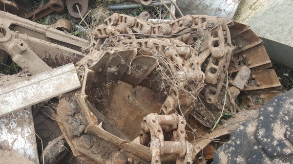 ขายตามสภาพ แทรคเตอร์ CAT D6C ไม่มีเกียร์ อุปกรณ์ตามรูปครับ เอกสารใบซื้อขาย