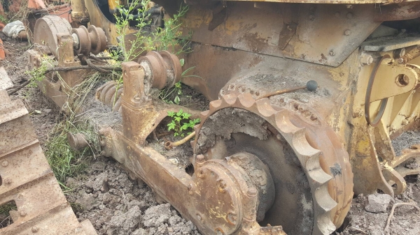 ขายตามสภาพ แทรคเตอร์ CAT D6C ไม่มีเกียร์ อุปกรณ์ตามรูปครับ เอกสารใบซื้อขาย