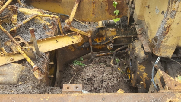 ขายตามสภาพ แทรคเตอร์ CAT D6C ไม่มีเกียร์ อุปกรณ์ตามรูปครับ เอกสารใบซื้อขาย