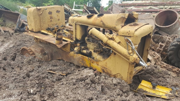 ขายตามสภาพ แทรคเตอร์ CAT D6C ไม่มีเกียร์ อุปกรณ์ตามรูปครับ เอกสารใบซื้อขาย