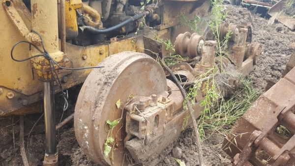 ขายตามสภาพ แทรคเตอร์ CAT D6C ไม่มีเกียร์ อุปกรณ์ตามรูปครับ เอกสารใบซื้อขาย