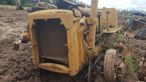 ขายตามสภาพ แทรคเตอร์ CAT D6C ไม่มีเกียร์ อุปกรณ์ตามรูปครับ เอกสารใบซื้อขาย