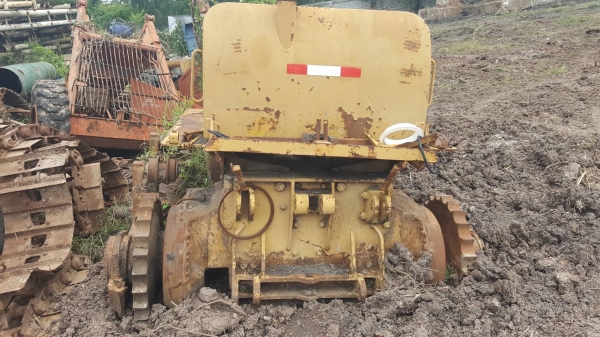 ขายตามสภาพ แทรคเตอร์ CAT D6C ไม่มีเกียร์ อุปกรณ์ตามรูปครับ เอกสารใบซื้อขาย