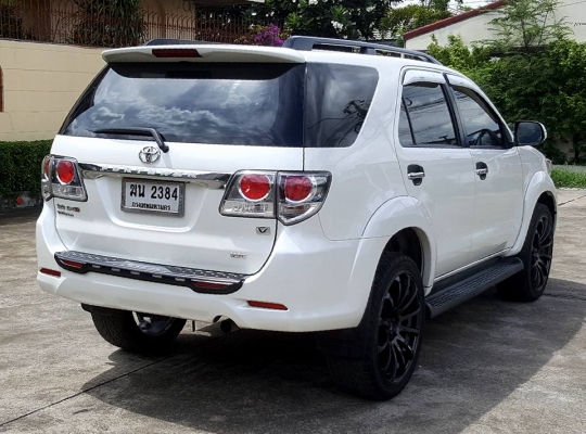 TOYOTA FORTUNER 3.0 V ปี12 ขาวมุข 2WD จอDVD กล้องหลัง TOYOTA FORTUNER 3.0 V ปี12 ขาวมุข 2WD จอDVD กล้องหลัง