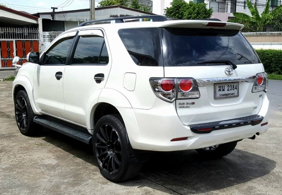 TOYOTA FORTUNER 3.0 V ปี12 ขาวมุข 2WD จอDVD กล้องหลัง TOYOTA FORTUNER 3.0 V ปี12 ขาวมุข 2WD จอDVD กล้องหลัง