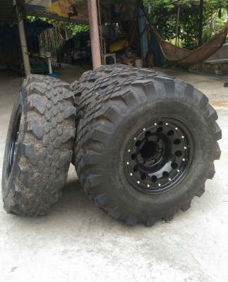 ขายยางลุยๆ 33x10.5 R 15 ปี 16 พร้อมล้อสวยๆ