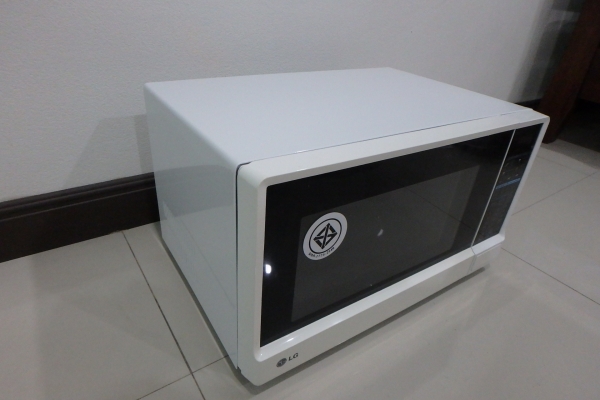 ไมโครเวฟ LG รุ่น MS2448BKW ขนาด 24 ลิตร สภาพใหม่ มีโถอบ