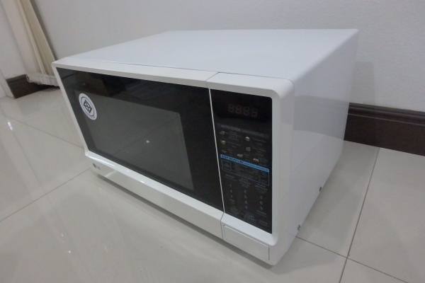 ไมโครเวฟ LG รุ่น MS2448BKW ขนาด 24 ลิตร สภาพใหม่ มีโถอบ