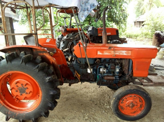 รถไถนาคูโบต้ารุ่นL2200เพลาตรงล้อใหญ่คับ