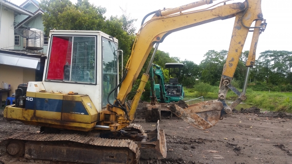 PC40-5 มีหัวเก๋ง พร้อมใช้ สภาพดีช่วงล่างเต็ม PC40-5 มีหัวเก๋ง พร้อมใช้ สภาพดีช่วงล่างเต็ม