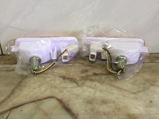 ขายไฟเลี้ยวกันขนหน้ารถยนต์ DAIHATSU รุ่น MIRA L80 เดิมๆ