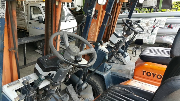 ขายโฟล์คลิฟ Toyota สองคัน เครื่องเบนซิล นำเข้าจากญี่ปุ่น ขายโฟล์คลิฟ Toyota สองคัน เครื่องเบนซิล นำเข้าจากญี่ปุ่น