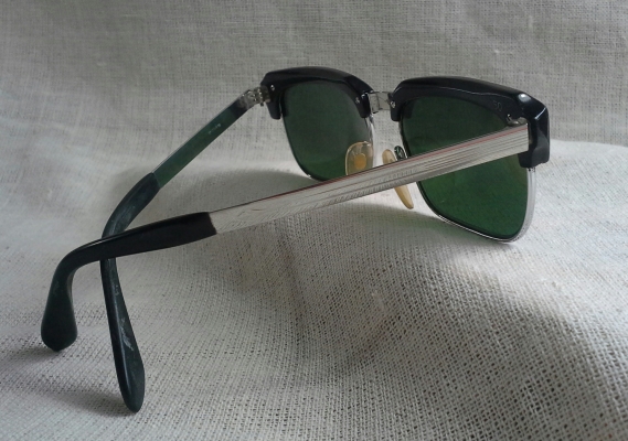 แว่นตาอเมริกันวินเทจ 'คลับมาสเตอร์ - ราชสีห์เงิน' ยุค '70s Vintage OM NEW White handmade in USA แว่นตาอเมริกันวินเทจ 'คลับมาสเตอร์ - ราชสีห์เงิน' ยุค '70s Vintage OM NEW White handmade in USA
