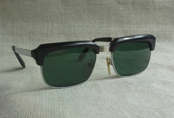แว่นตาอเมริกันวินเทจ  &#039;คลับมาสเตอร์ - ราชสีห์เงิน&#039; ยุค &#039;70s  Vintage OM NEW White handmade in USA