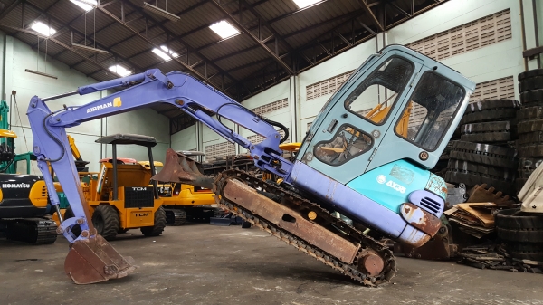 ขาย รถขุด HITACHI รุ่น EX35 มือสองญี่ปุ่น  แทรกเหล็ก หัวเก๋งสวย สลักบูทเอวแน่น  100\% ทำงานไว ระบบดี พร้อมใช้งาน มือถือ/LINE ID : 0818753444