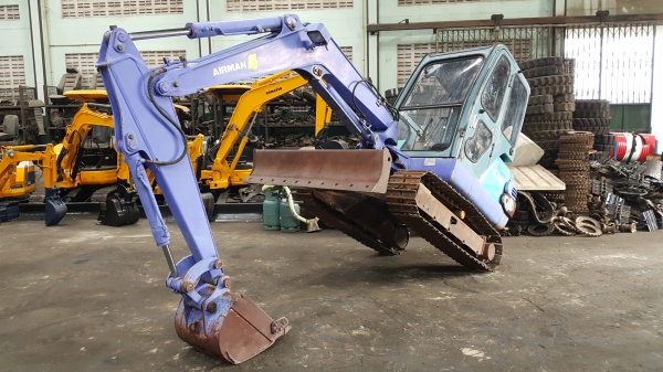 ขาย รถขุด HITACHI รุ่น EX35 มือสองญี่ปุ่น  แทรกเหล็ก หัวเก๋งสวย สลักบูทเอวแน่น  100\% ทำงานไว ระบบดี พร้อมใช้งาน มือถือ/LINE ID : 0818753444