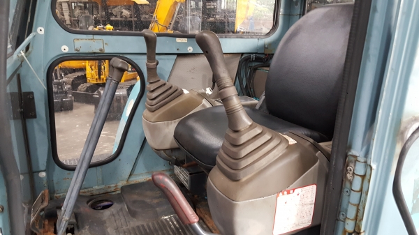 ขาย รถขุด HITACHI รุ่น EX35 มือสองญี่ปุ่น  แทรกเหล็ก หัวเก๋งสวย สลักบูทเอวแน่น  100\% ทำงานไว ระบบดี พร้อมใช้งาน มือถือ/LINE ID : 0818753444