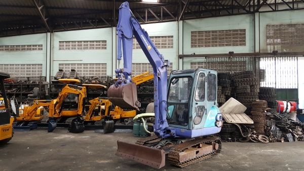 ขาย รถขุด HITACHI รุ่น EX35 มือสองญี่ปุ่น  แทรกเหล็ก หัวเก๋งสวย สลักบูทเอวแน่น  100\% ทำงานไว ระบบดี พร้อมใช้งาน มือถือ/LINE ID : 0818753444