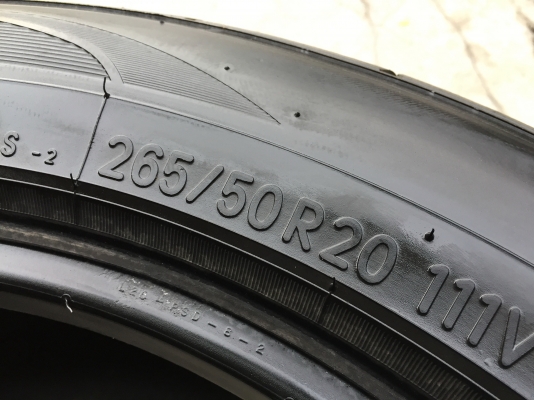 ยาง Nitto nt 420 265-50-20 ปี 13 ครบชุด 4 เส้น 6500  สวยๆไม่มีปะไม่บวมดอกยางเหลือเยอะเอาไปวิ่งกันใด้อีกยาวค่ะ