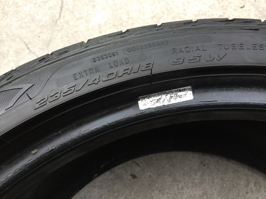 ยาง Goodyear 235-40-18 ปี 14 2 เส้น 2500 สภาพสวยๆไม่มีปะไม่บวมไม่กินข้าง ดอกยางเหลือเยอะเอาไปวิ่งกันใด้อีกยาวค่ะ ยาง Goodyear 235-40-18 ปี 14 2 เส้น 2500 สภาพสวยๆไม่มีปะไม่บวมไม่กินข้าง ดอกยางเหลือเยอะเอาไปวิ่งกันใด้อีกยาวค่ะ