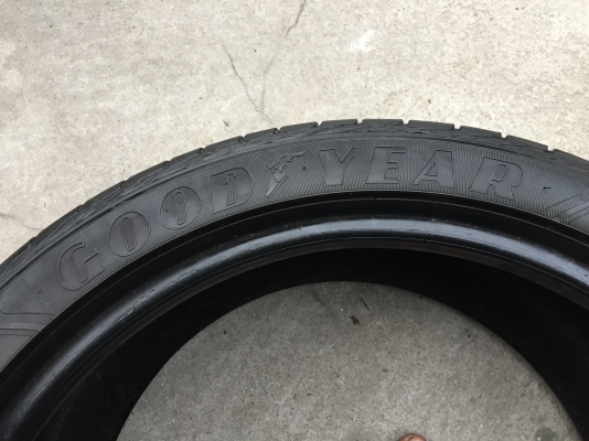 ยาง Goodyear 235-40-18 ปี 14 2 เส้น 2500 สภาพสวยๆไม่มีปะไม่บวมไม่กินข้าง ดอกยางเหลือเยอะเอาไปวิ่งกันใด้อีกยาวค่ะ ยาง Goodyear 235-40-18 ปี 14 2 เส้น 2500 สภาพสวยๆไม่มีปะไม่บวมไม่กินข้าง ดอกยางเหลือเยอะเอาไปวิ่งกันใด้อีกยาวค่ะ