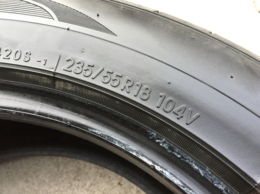 ยาง Nitto nt 420 235-55-18 ปี 13 2 เส้น 6500  สวยๆไม่มีปะไม่บวมดอกยางเหลือเยอะเอาไปวิ่งกันใด้อีกยาวค่ะ