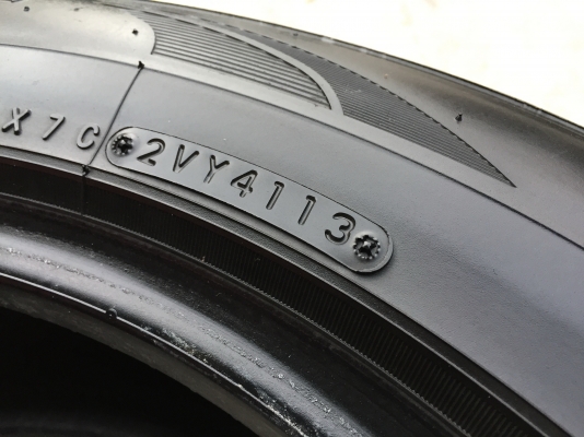 ยาง Nitto nt 420 235-55-18 ปี 13 2 เส้น 6500  สวยๆไม่มีปะไม่บวมดอกยางเหลือเยอะเอาไปวิ่งกันใด้อีกยาวค่ะ