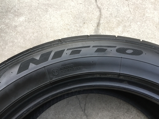 ยาง Nitto nt 420 235-55-18 ปี 13 2 เส้น 6500  สวยๆไม่มีปะไม่บวมดอกยางเหลือเยอะเอาไปวิ่งกันใด้อีกยาวค่ะ