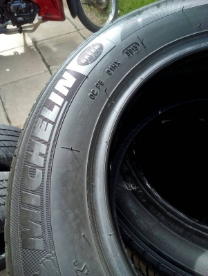 ยางรถเก๋ง ขอบ14 เบอร์ 185/65R14 มี 3 เส้น และเบอร์ 175/65R14 มี 1 เส้น รวมชุด 4 เส้น โทร.081-427-3941 ยางรถเก๋ง ขอบ14 เบอร์ 185/65R14 มี 3 เส้น และเบอร์ 175/65R14 มี 1 เส้น รวมชุด 4 เส้น โทร.081-427-3941