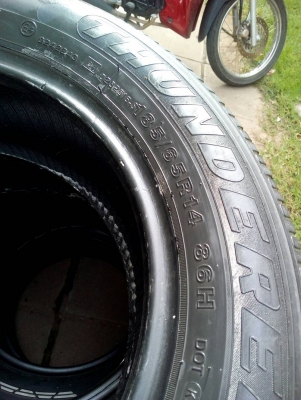 ยางรถเก๋ง ขอบ14 เบอร์ 185/65R14 มี 3 เส้น และเบอร์ 175/65R14 มี 1 เส้น รวมชุด 4 เส้น โทร.081-427-3941 ยางรถเก๋ง ขอบ14 เบอร์ 185/65R14 มี 3 เส้น และเบอร์ 175/65R14 มี 1 เส้น รวมชุด 4 เส้น โทร.081-427-3941