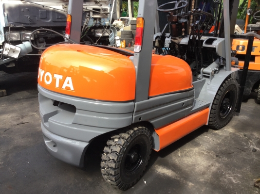 ขาย รถโฟรคลิฟท์ โตโยต้า รุ่น 6 เบนซิล 2 ตัน