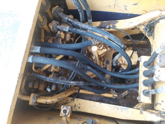ขายด่วน KOMATSU PC100-3 สภาพสวยพร้อมใช้งาน เครื่องปั้มดี โซ่ช่วงล่างสวย เอกสารใบอินวอยซ์ สนใจสอบถาม093-0764943 088-3223272  k ตั้ม