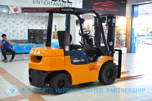 ขายรถโฟล์คลิฟท์มือสอง TOYOTA รุ่น 7FD25-12723 นำเข้าจากประเทศญี่ปุ่น 100\% ไม่เคยใช้งานในไทย